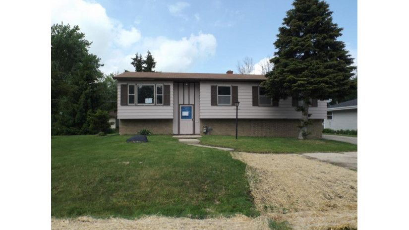 1812 Wind Dale Dr Caledonia, WI 53402 by RE/MAX Newport $185,000