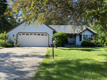 2824 W Hilltop Ln, Franklin, WI 53132-9176