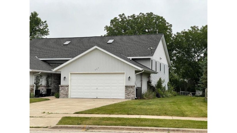 625 Wellington Dr West Bend, WI 53090 by Coldwell Banker Realty $245,000