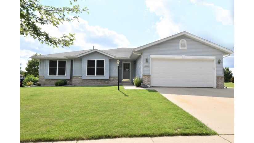 2400 Emslie Dr Waukesha, WI 53188 by Shorewest Realtors $399,000