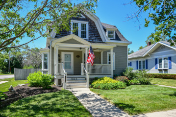 1004 Tolman St, Lake Geneva, WI 53147-1139