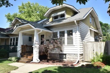 3032 S Clement Ave, Milwaukee, WI 53207-2459