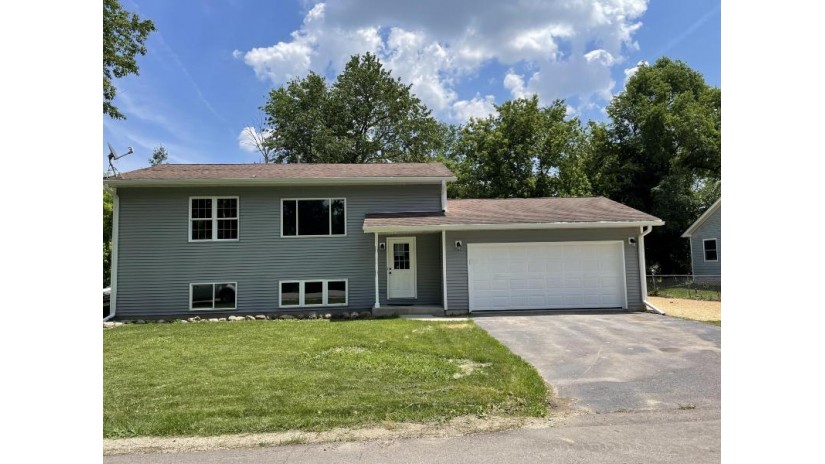 N2476 Tuskegee Dr Bloomfield, WI 53105 by Homestead Realty of Lake Geneva $299,900