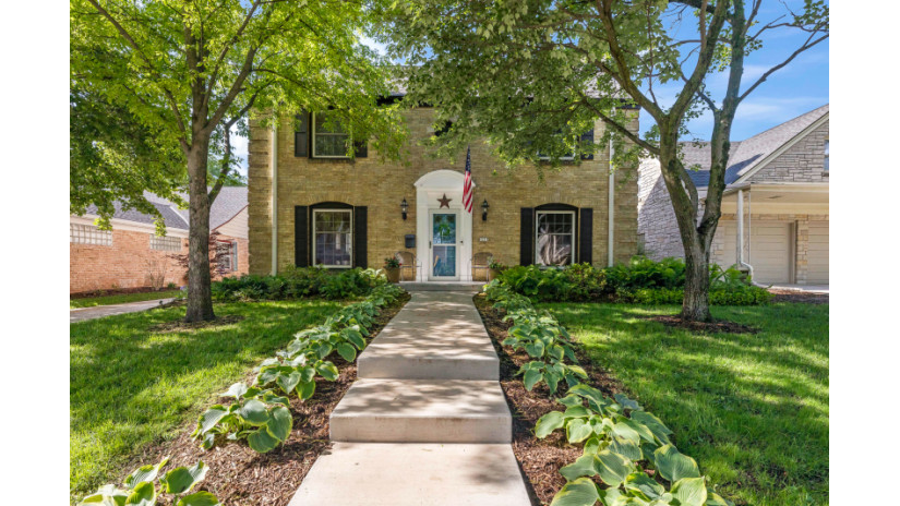 7237 Grand Pkwy Wauwatosa, WI 53213 by Shorewest Realtors $700,000