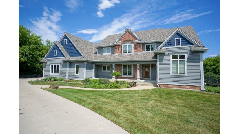 W293N3776 Round Hill Cir Delafield, WI 53072 by Lake Country Flat Fee $749,900