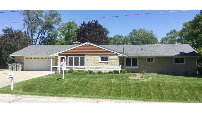 7040 N 124th St Milwaukee, WI 53224 by Premier Point Realty LLC $379,900