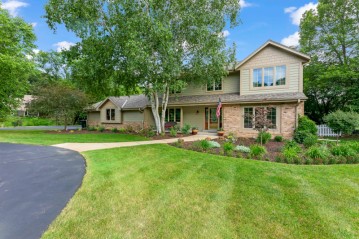 S14W31765 High Meadow Ln, Genesee, WI 53018-3511