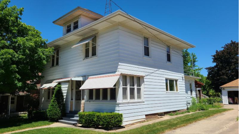 226 N Henninger St Mayville, WI 53050 by Krieser Real Estate, LLC $210,000