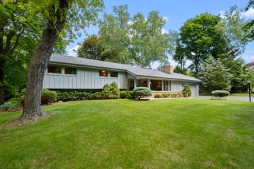 19750 Davidson Rd, Brookfield, WI 53045-3541