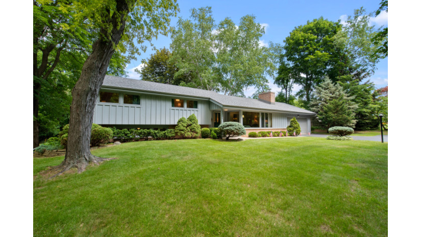 19750 Davidson Rd Brookfield, WI 53045 by Shorewest Realtors $389,900