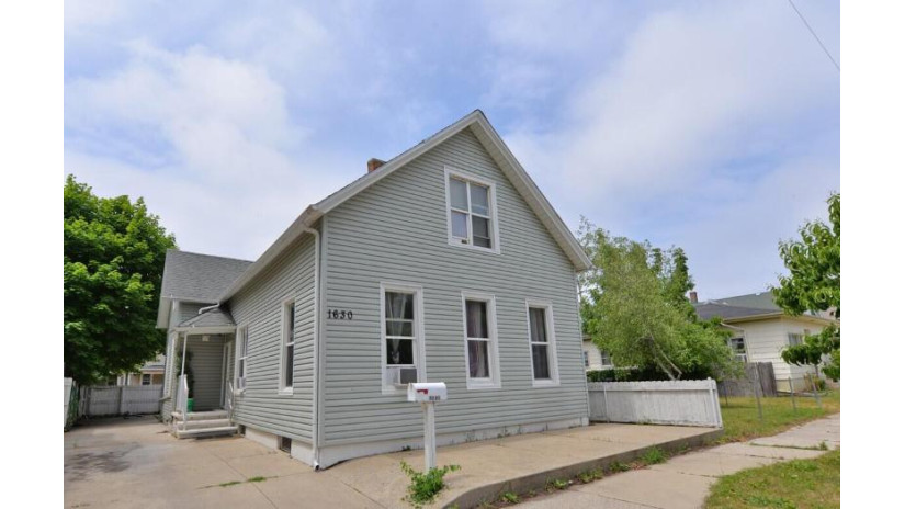 1630 Erie St Racine, WI 53402 by Coldwell Banker Realty -Racine/Kenosha Office $159,000