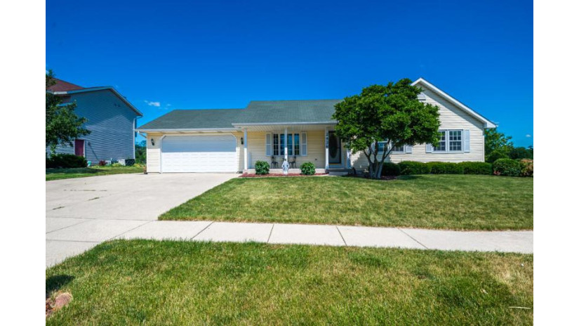 2438 55th Ave Kenosha, WI 53144 by Bear Realty , Inc. Ken $369,900