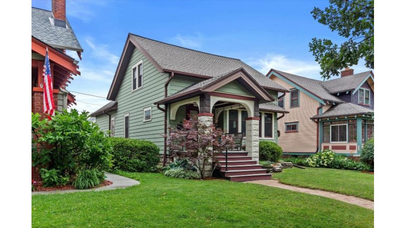 1810 N 52nd St Milwaukee, WI 53208 by First Weber Inc - Brookfield $304,900