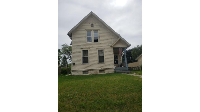 841 N 8th St Manitowoc, WI 54220 by Coldwell Banker Real Estate Group~Manitowoc $61,900