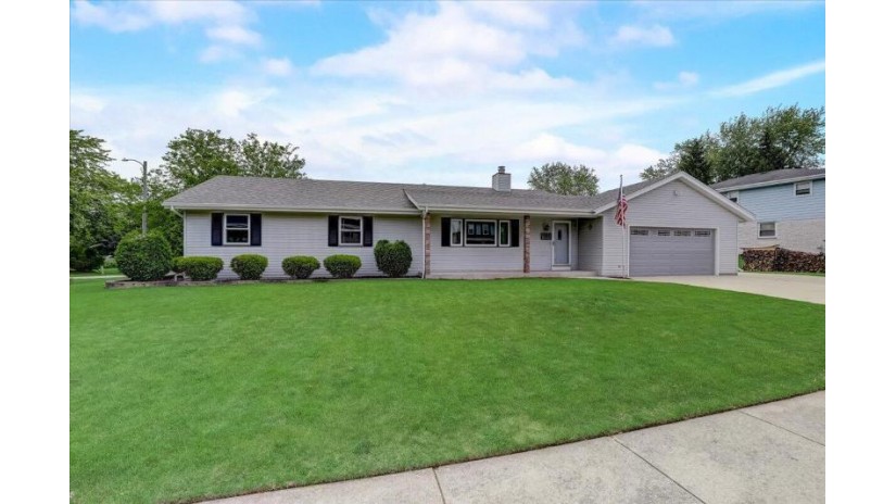 1624 Parknoll Ln Port Washington, WI 53074 by Realty Executives Choice - 262-421-6150 $329,000