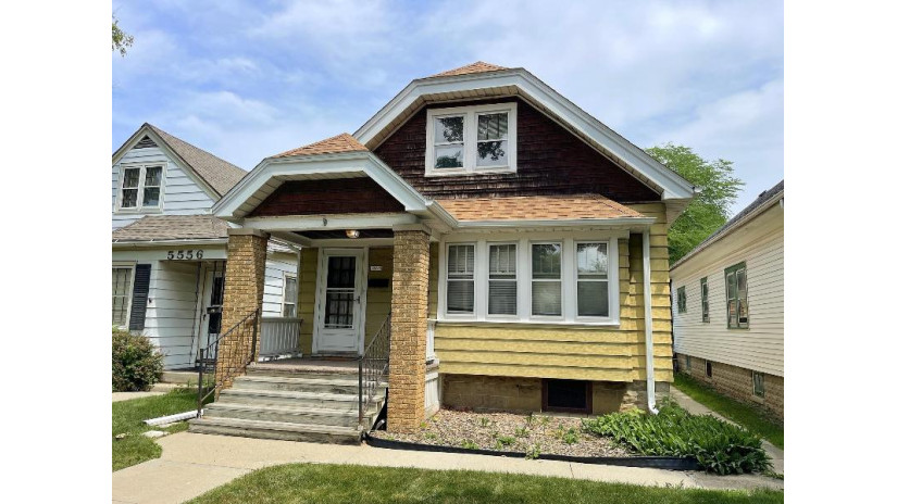 5554 N 41st St Milwaukee, WI 53209 by Parkway Realty, LLC $99,800