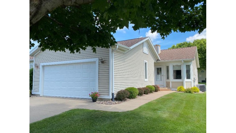 4425 33rd St S La Crosse, WI 54601 by Harlan Hein & Associates/Home Sellers 1% $254,900