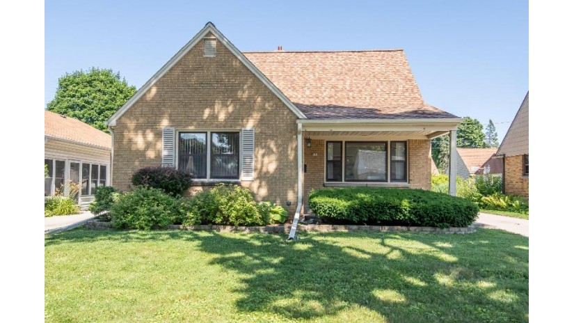 532 N 106th St Wauwatosa, WI 53226 by Kurtz Realty LLC $299,900