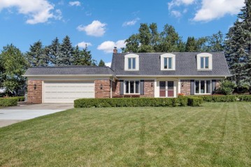 1085 Thornridge Ct, Brookfield, WI 53045-4523