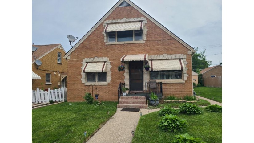 3262 S 13th St Milwaukee, WI 53215 by Realty Executives - Elite $245,000