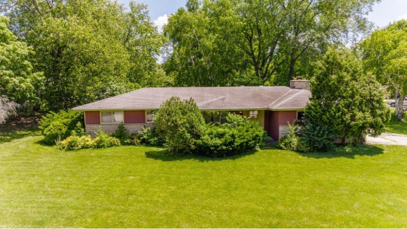 12890 W Marquette Dr New Berlin, WI 53151 by Realty Executives Integrity~Cedarburg $299,900