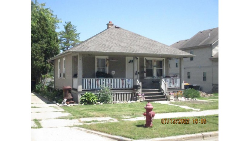 2154 S 94th St West Allis, WI 53227 by Realty Experts $135,000