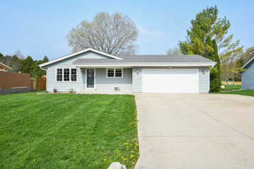 8771 S 84th St, Franklin, WI 53132-9775