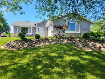 8582 N Stoneridge Ct, Brown Deer, WI 53223-3164