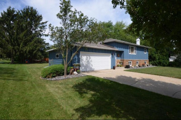 476 S Buckingham Blvd, Whitewater, WI 53190