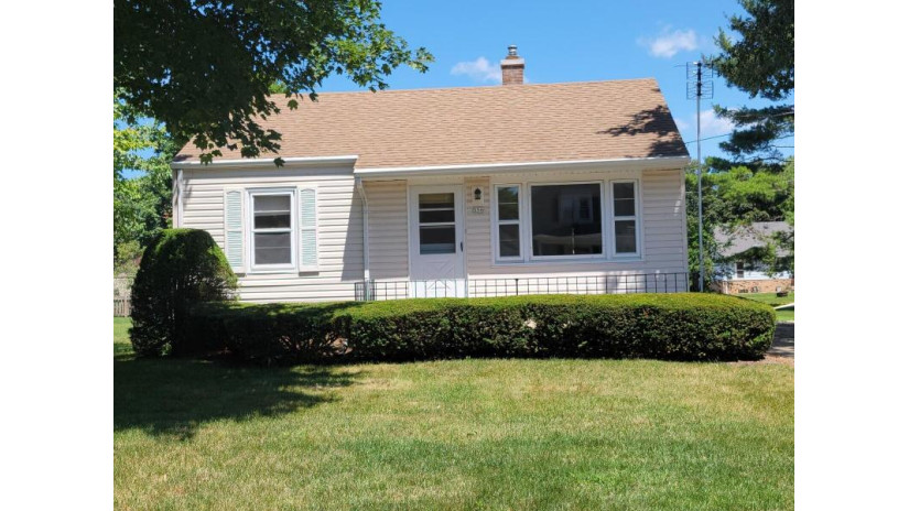 556 Adams St Burlington, WI 53105 by RE/MAX Premier Properties $149,900