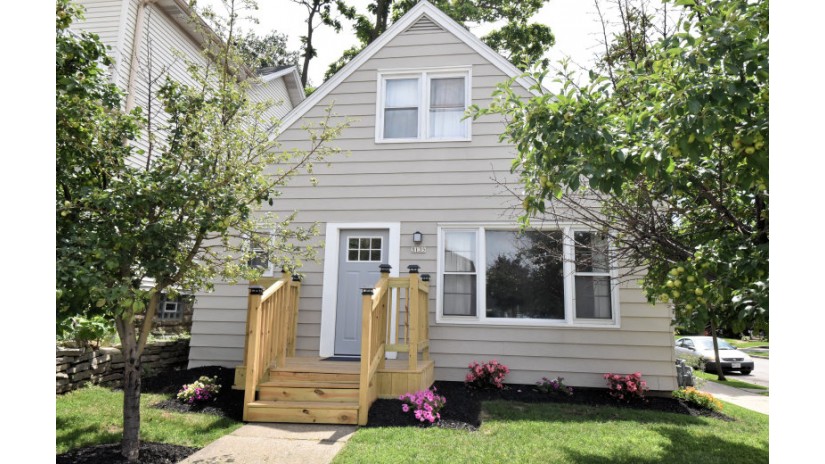 3135 W Lincoln Ave Milwaukee, WI 53215 by Shorewest Realtors $169,900