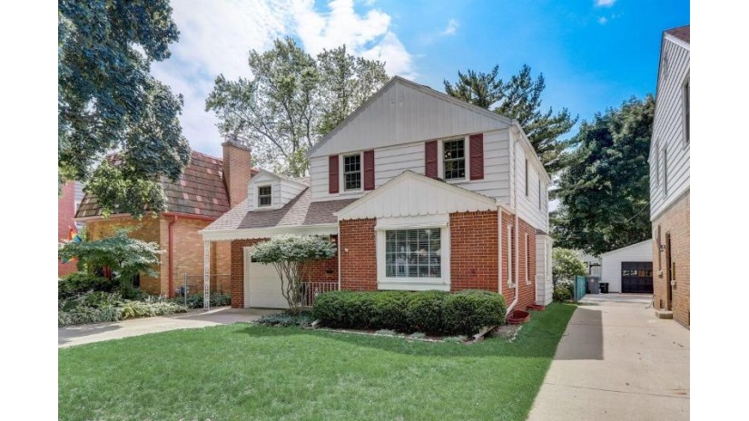 5531 N Kent Ave Whitefish Bay, WI 53217 by Mahler Sotheby's International Realty $405,000
