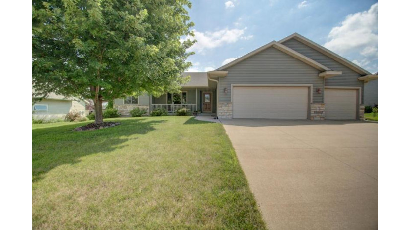 505 Green Spruce Dr Holmen, WI 54636 by La Crosse by Owner, LLC $389,900