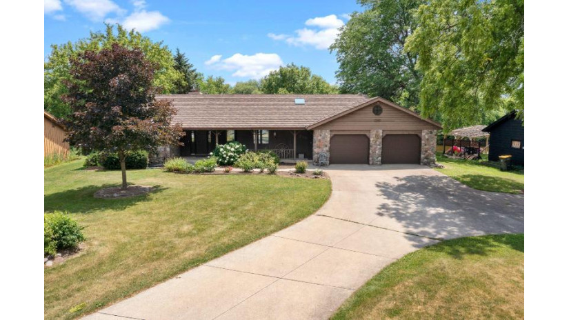 219 E Clay St Saukville, WI 53080 by Brooks Investment Group, LLC $325,000