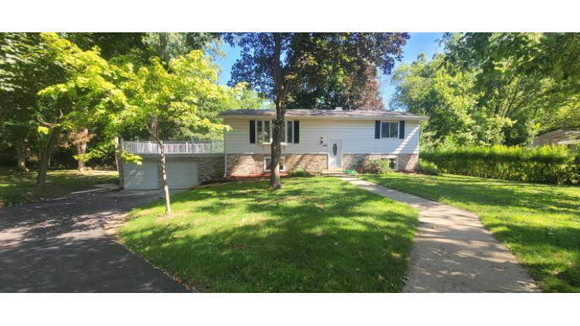 2916 Willow Tree Cir Racine, WI 53405 by B-H Group, Inc. $289,900