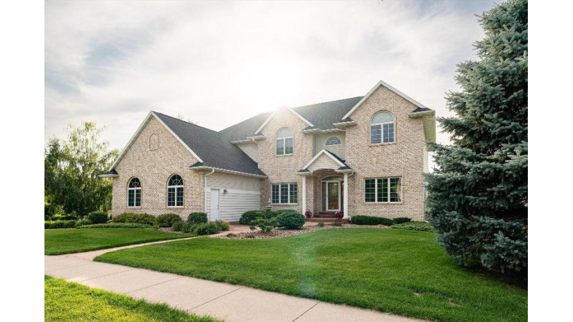 709 Stonebridge Ave Onalaska, WI 54650 by @properties La Crosse $849,900