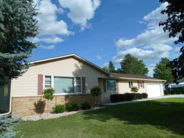 N1652 Poeppel Rd, Koshkonong, WI 53538