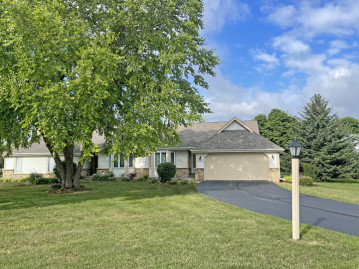 W158N11439 Red Oak Cir, Germantown, WI 53022-6012