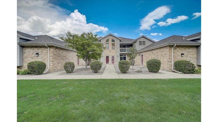 9213 S Aspen Dr 8 Oak Creek, WI 53154 by Doering & Co Real Estate, LLC $199,900