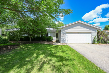 N57W35620 Misty Ter, Oconomowoc, WI 53066-2474