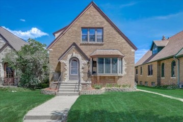 3350 S 11th St 3350A, Milwaukee, WI 53215-5133