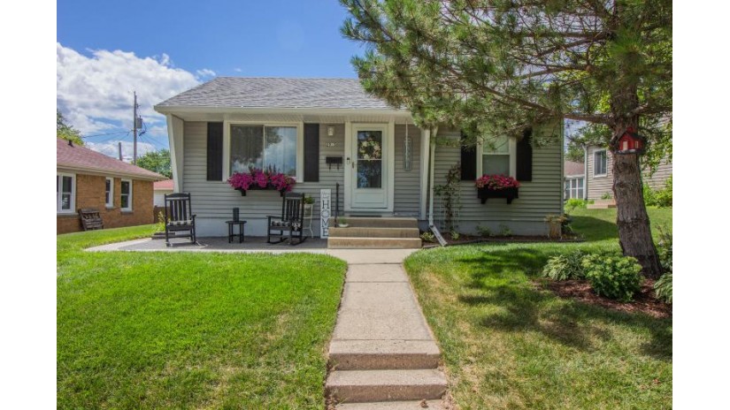 2915 N 88th St Milwaukee, WI 53222 by Redefined Realty Advisors LLC $219,900