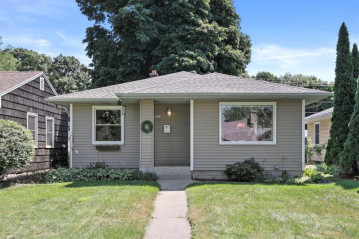 5412 N Lydell Ave, Whitefish Bay, WI 53217-5005