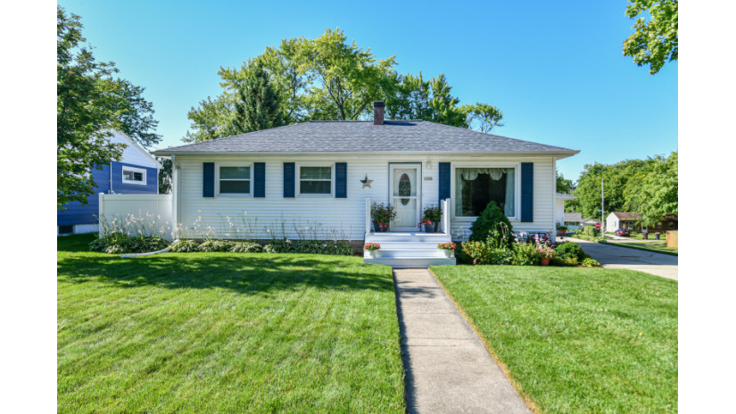 1395 James Cir South Milwaukee, WI 53172 by Shorewest Realtors $239,900