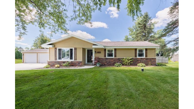 5737 Hickory Knoll Dr West Bend, WI 53095 by Homestead Advisors $319,900