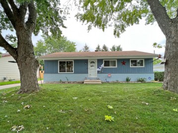 8263 N 106th St, Milwaukee, WI 53224-2609