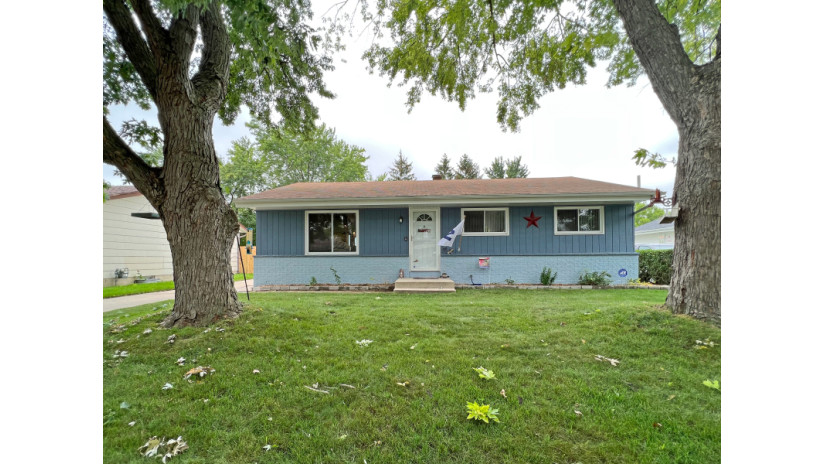 8263 N 106th St Milwaukee, WI 53224 by Shorewest Realtors $215,000