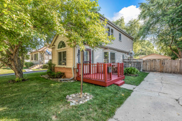 650 S 105th St, West Allis, WI 53214-1107