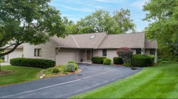 W135N8192 Green Hill Ct 1836, Menomonee Falls, WI 53051-7234