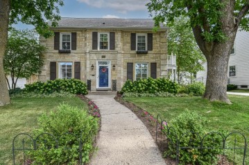 7504 Grand Pkwy, Wauwatosa, WI 53213-3565